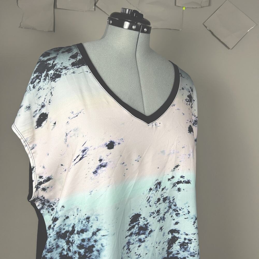 REBEL Wilson x Angels Tunic Blouse 1X Black White Blue Abstract V-Neck Jersey